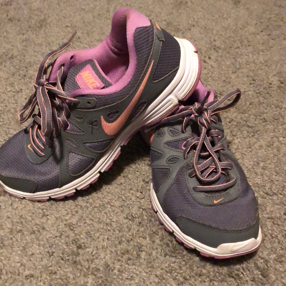 Nike Tennis Shoes